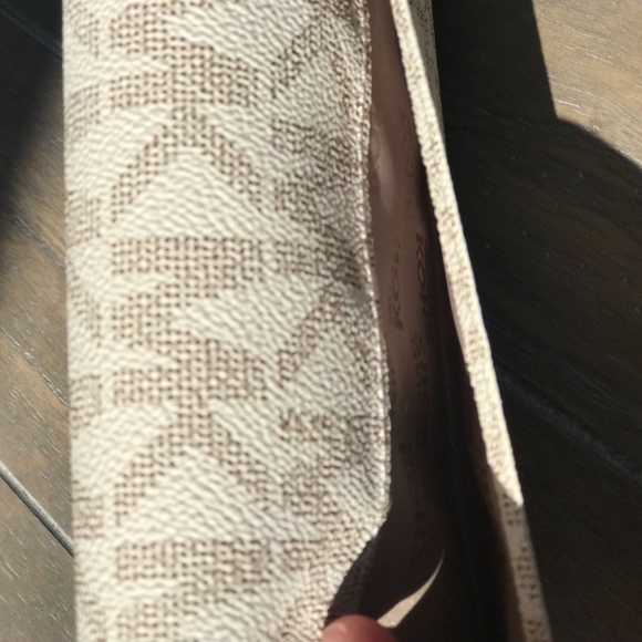 LAST ONE! Michael Kors Callie Vanilla Gold Wallet - Picture 2 of 4